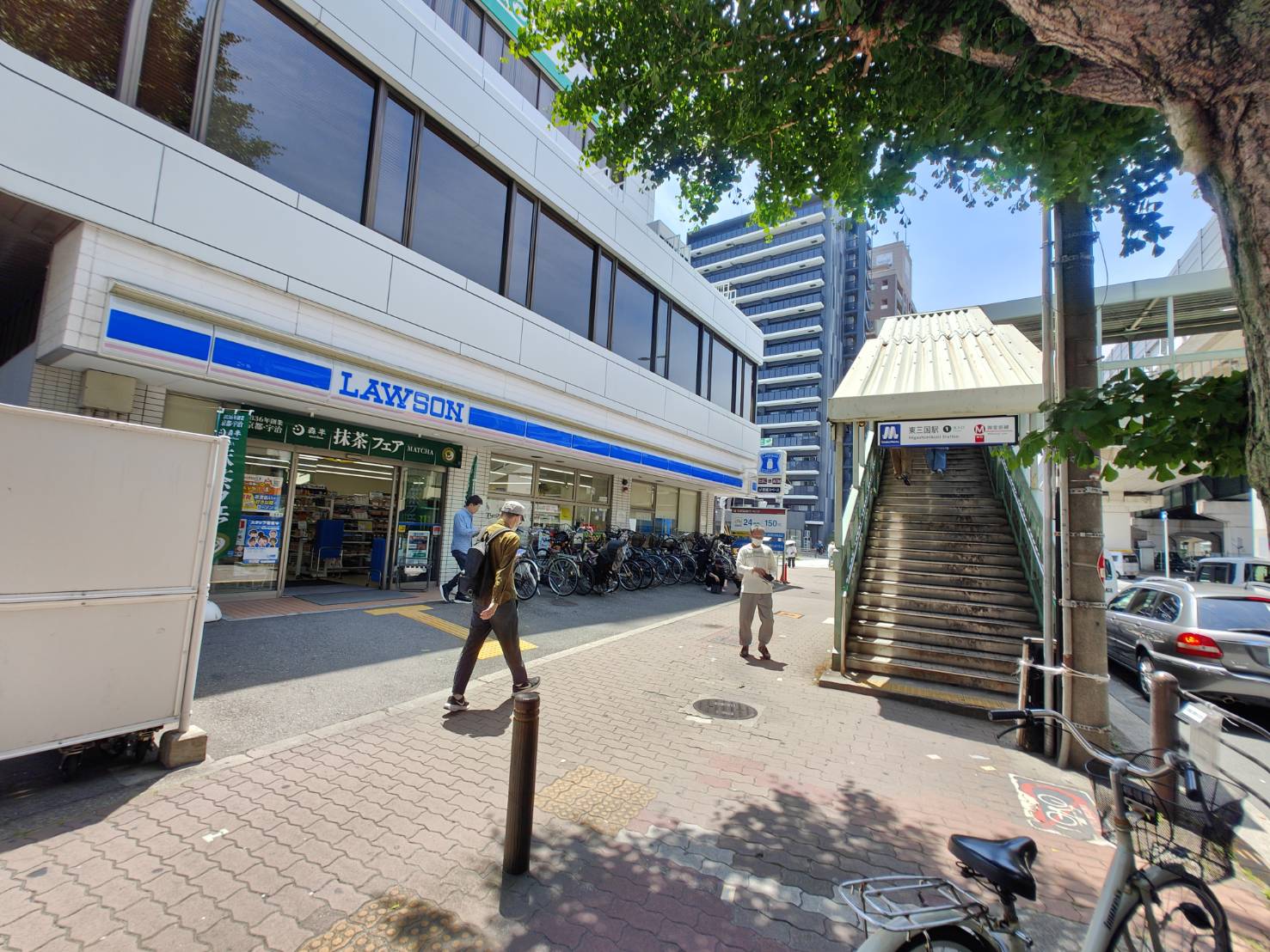 Lawson convenience store next to Higashimikuni Station