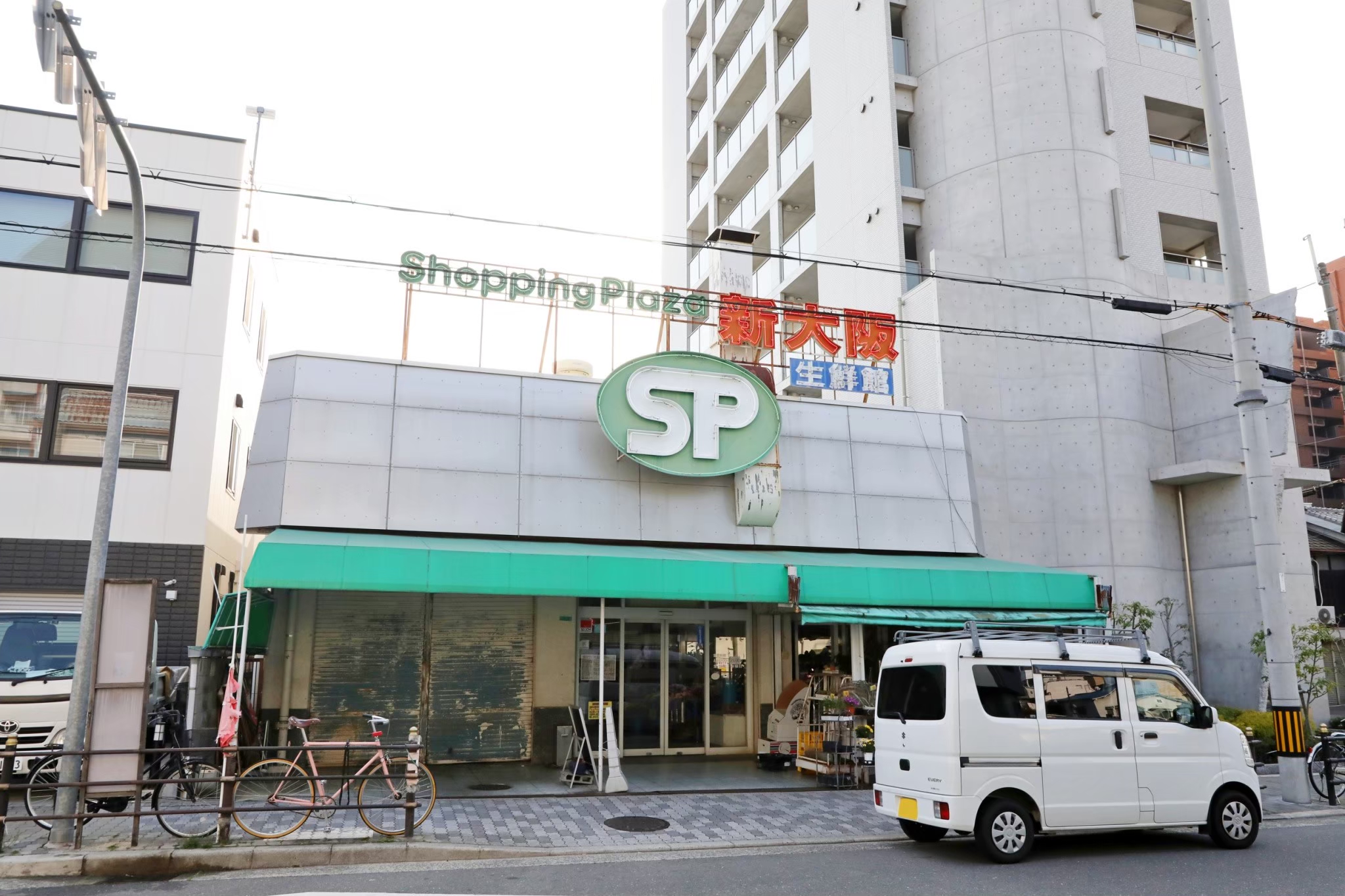 Shopping Plaza Shin-Osaka supermarket nearby