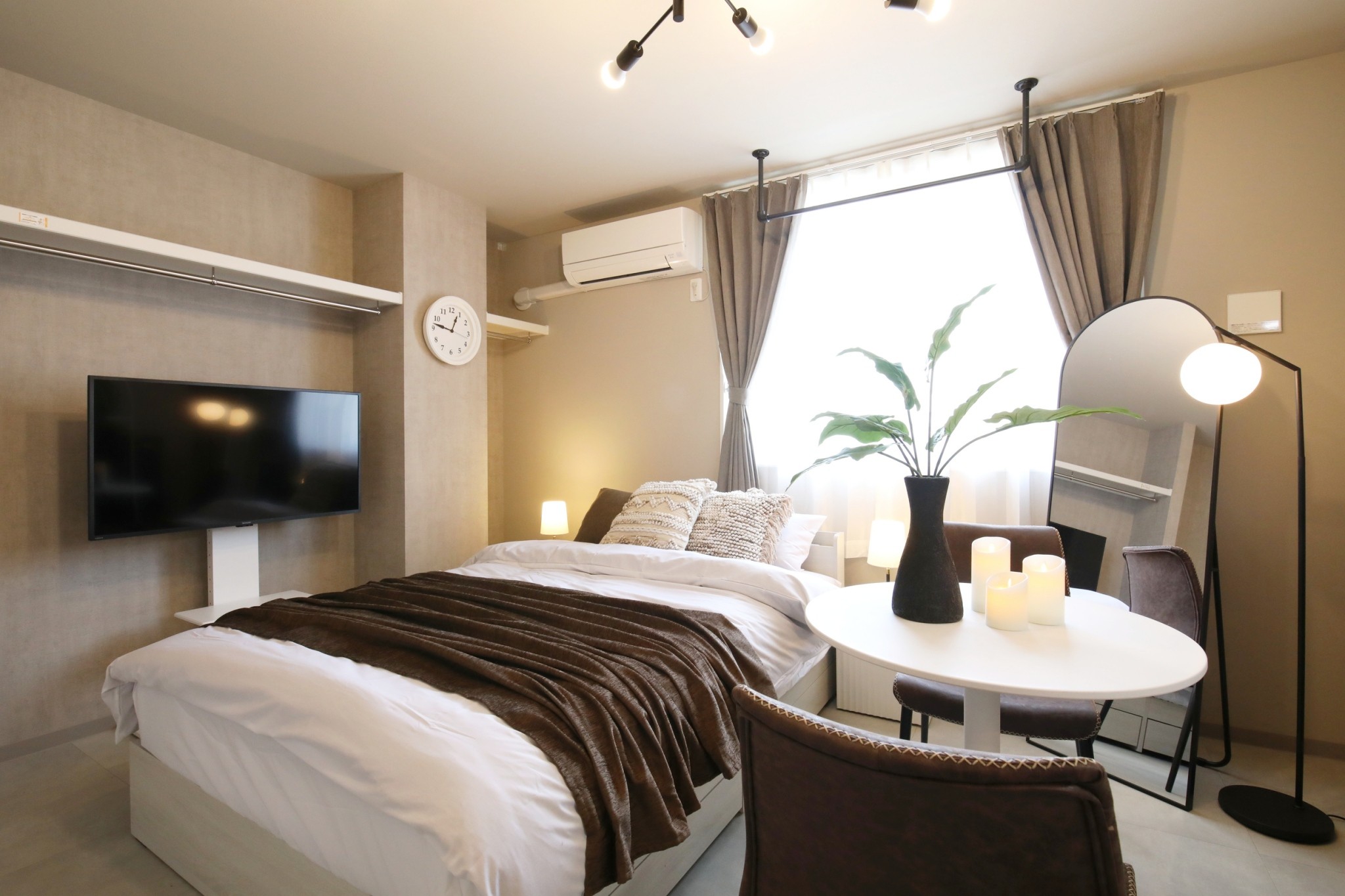 Room 103 LDK studio overview with warm tones and wall-mounted TV